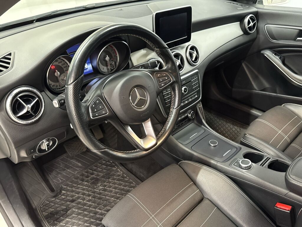 Mercedes-Benz CLA 2015 Valkoinen