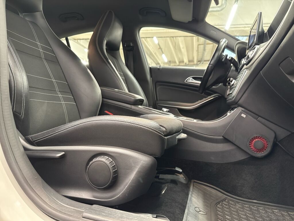 Mercedes-Benz CLA 2015 Valkoinen