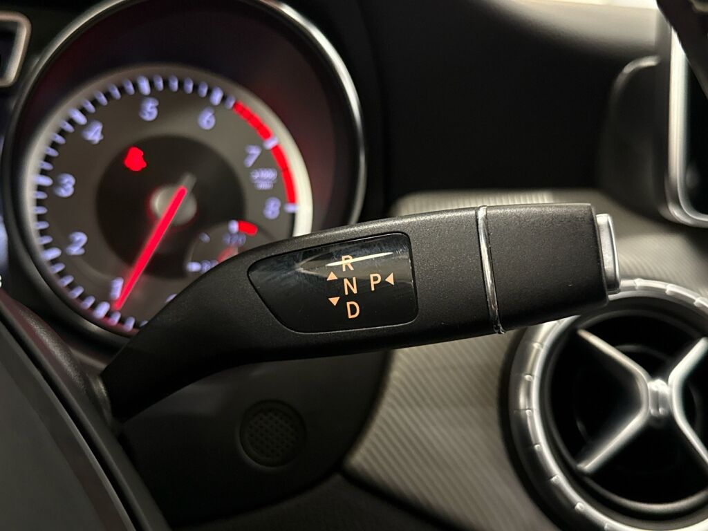 Mercedes-Benz CLA 2015 Valkoinen