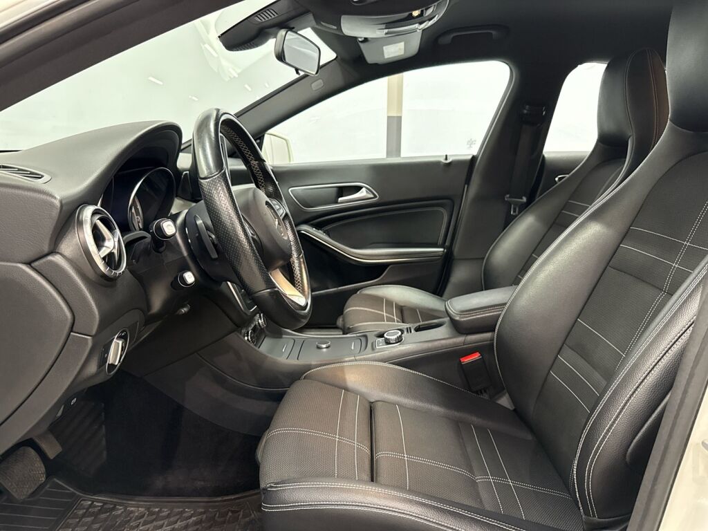 Mercedes-Benz CLA 2015 Valkoinen