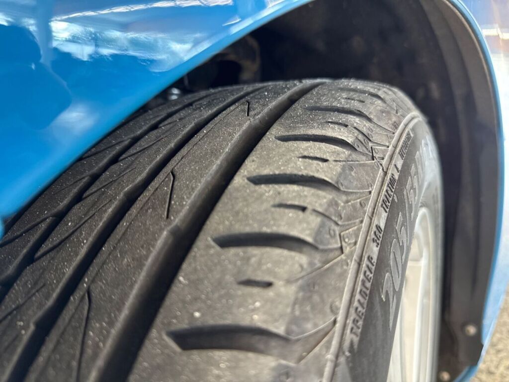 Volvo V40 2016 Sininen