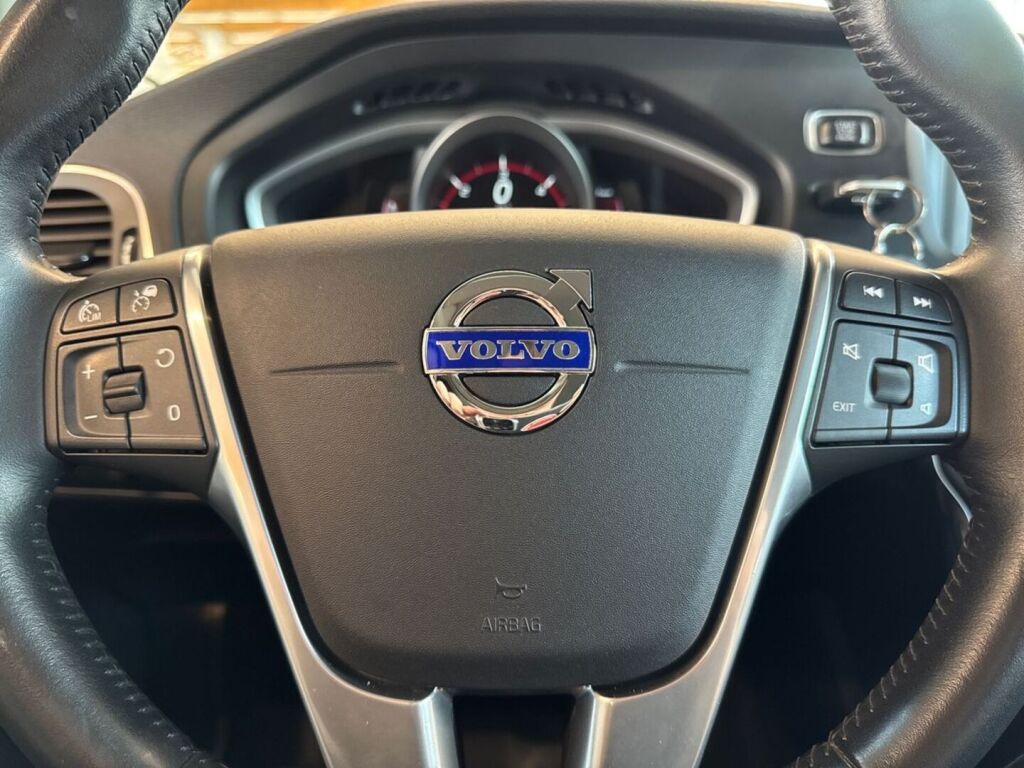 Volvo V40 2016 Sininen