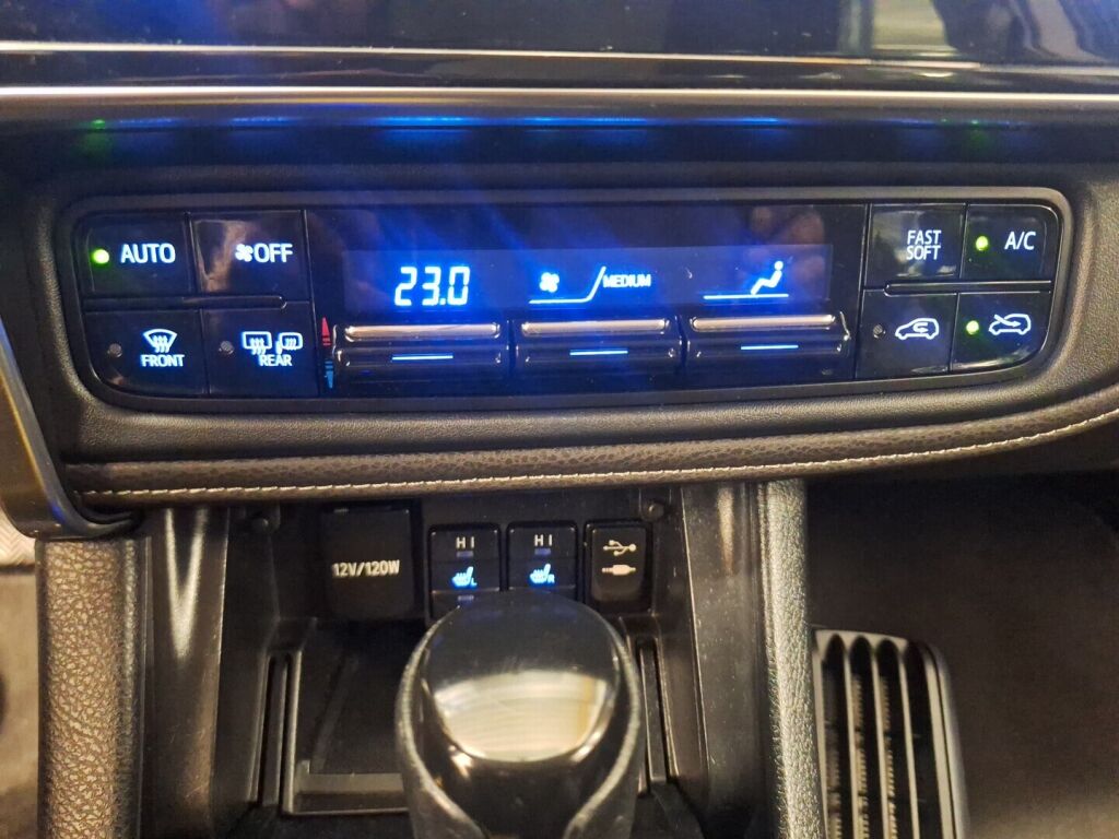 Toyota Auris 2016 Musta