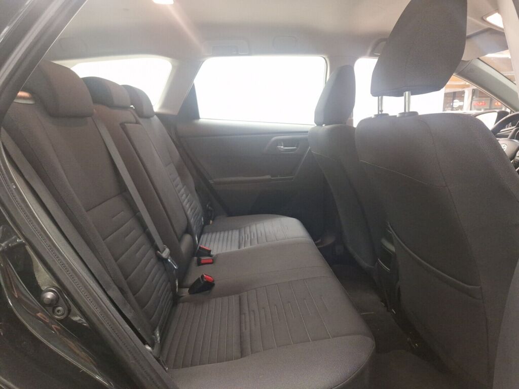 Toyota Auris 2016 Musta