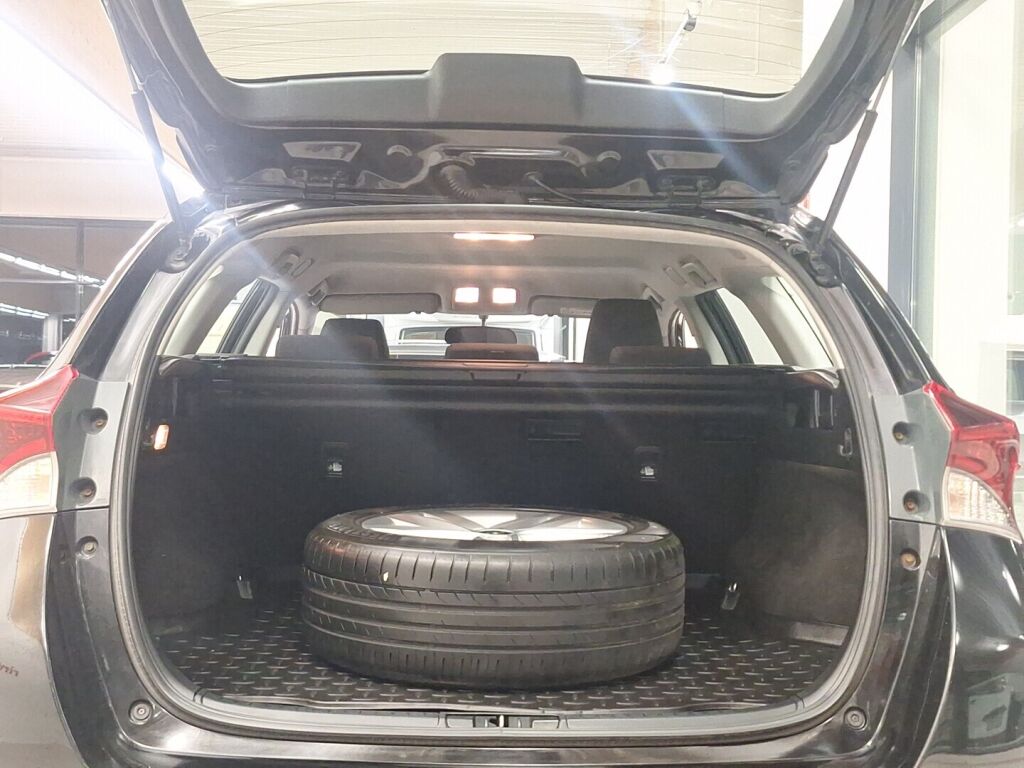 Toyota Auris 2016 Musta