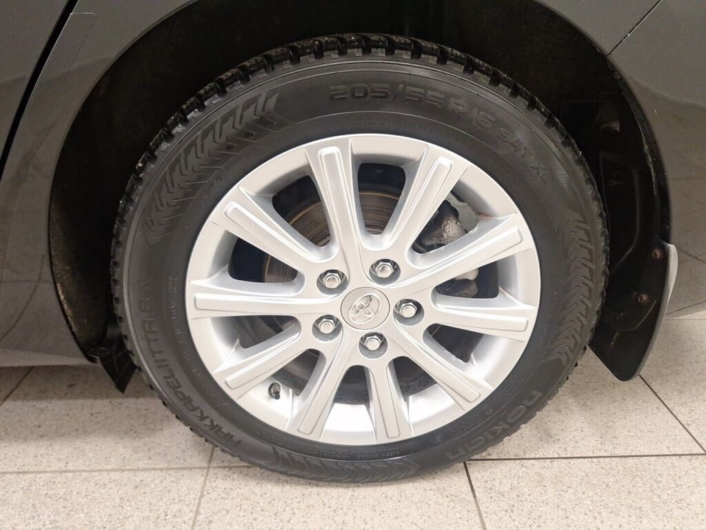 Toyota Auris 2016 Musta