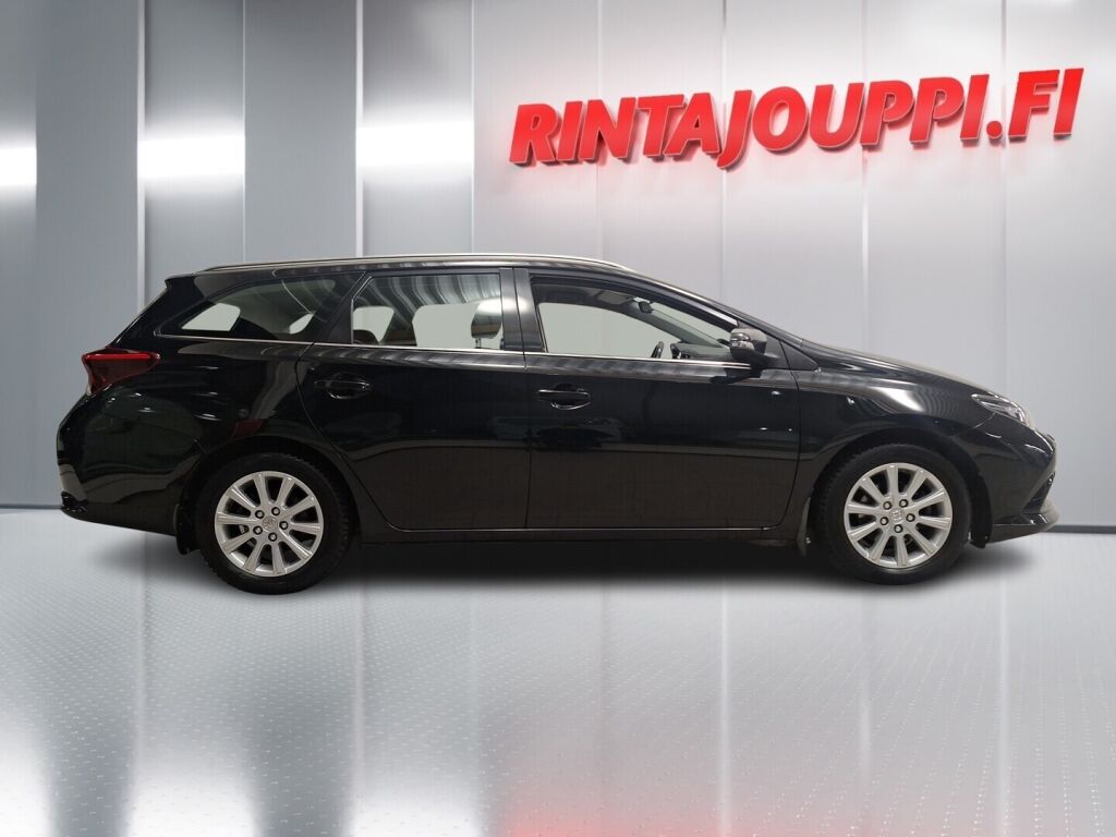 Toyota Auris 2016 Musta