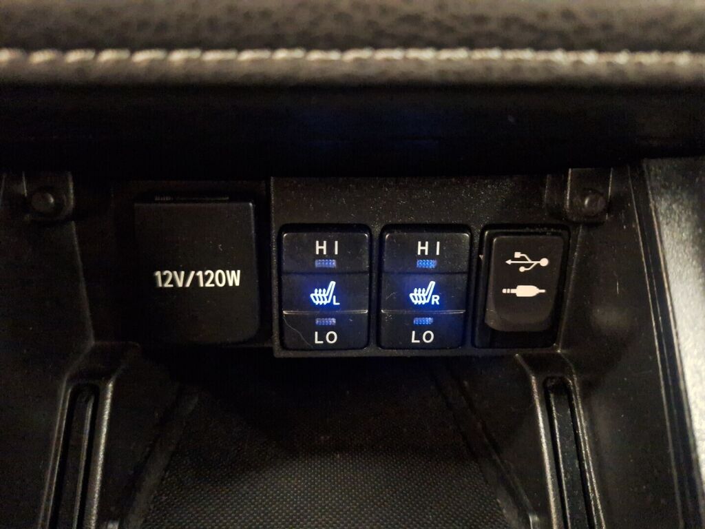 Toyota Auris 2016 Musta