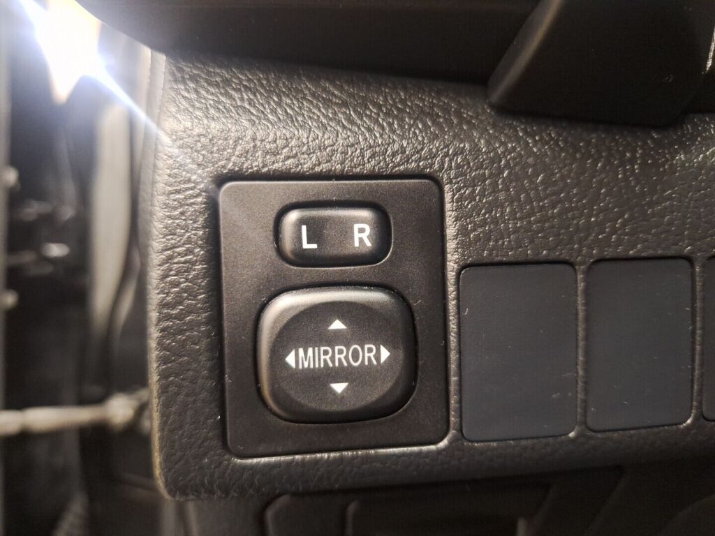 Toyota Auris 2016 Musta