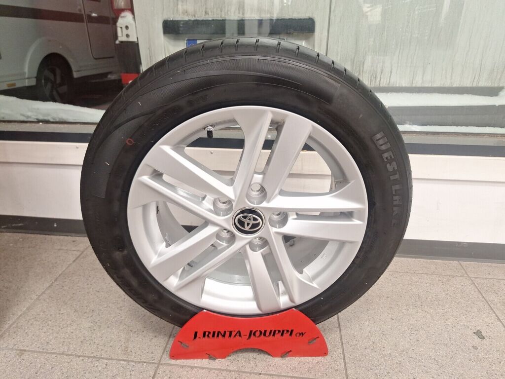 Toyota Auris 2016 Musta