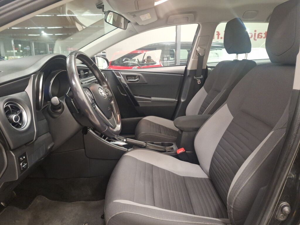 Toyota Auris 2016 Musta