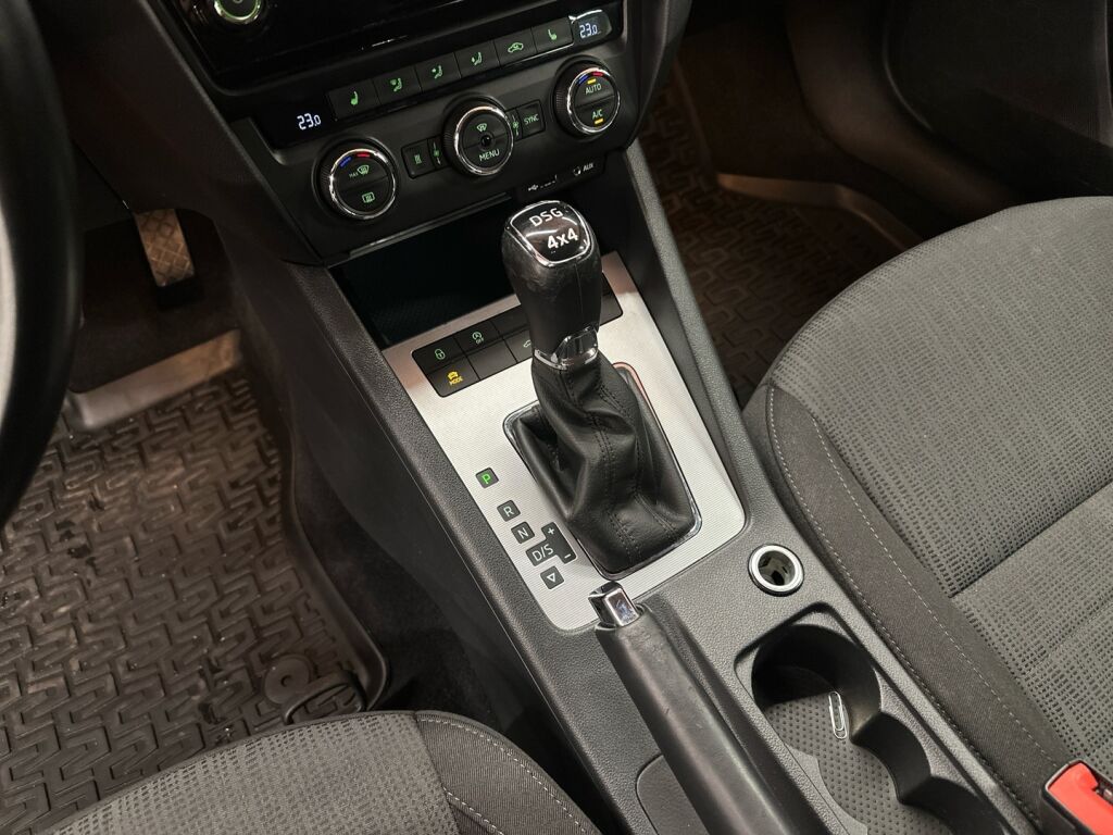 Skoda Octavia 2016 Harmaa