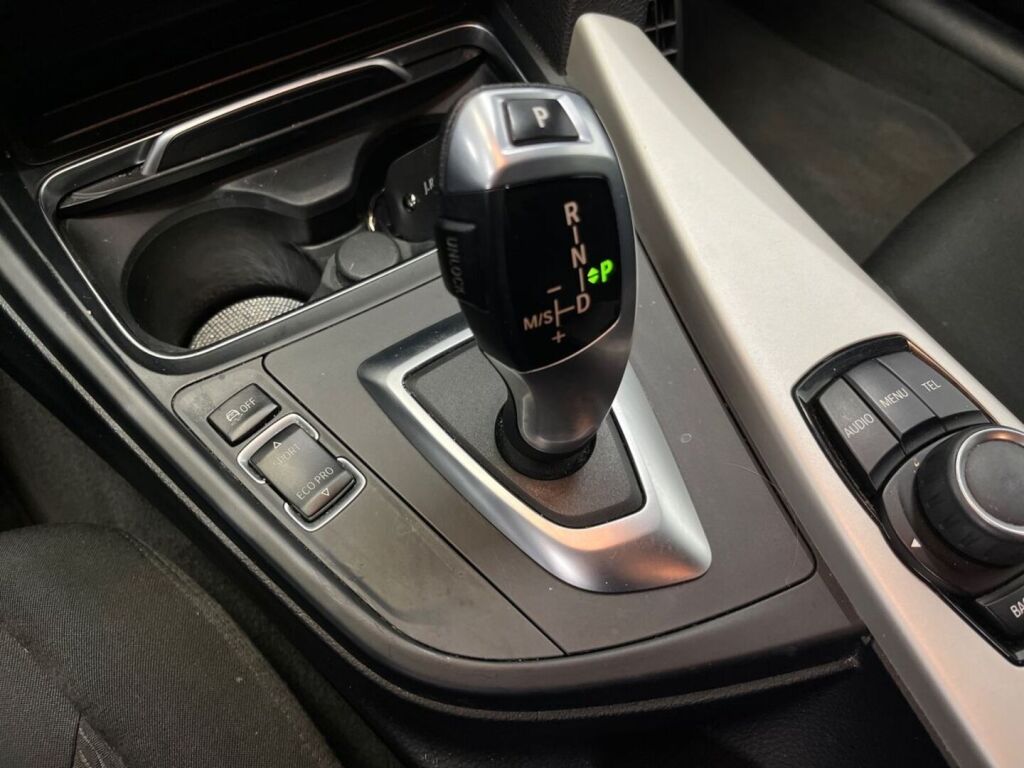 BMW 318 2016 Valkoinen