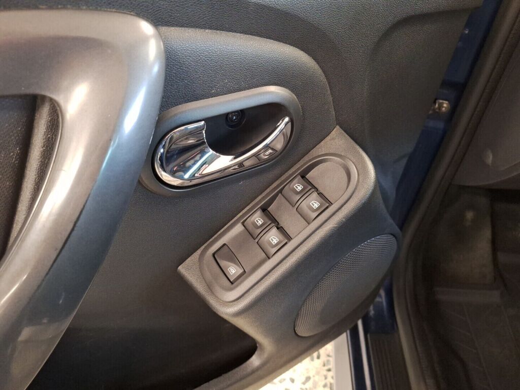 Dacia Duster 2015 Sininen