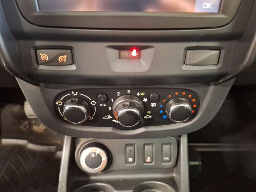 Dacia Duster 2015 Sininen
