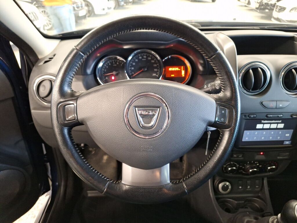 Dacia Duster 2015 Sininen