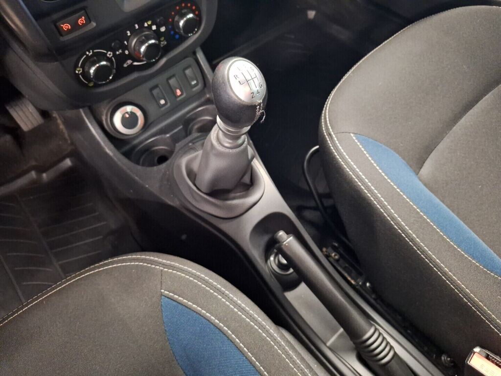 Dacia Duster 2015 Sininen
