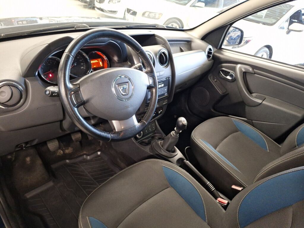 Dacia Duster 2015 Sininen