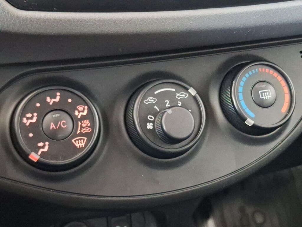 Toyota Yaris 2015 Valkoinen