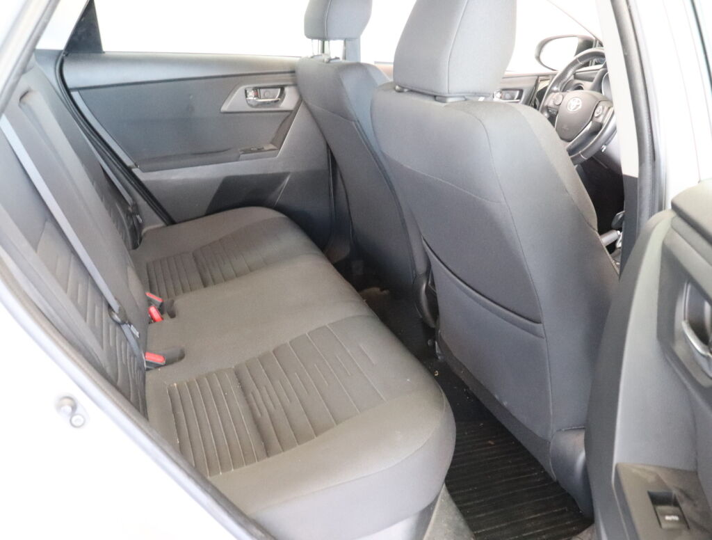 Toyota Auris 2015 Hopea