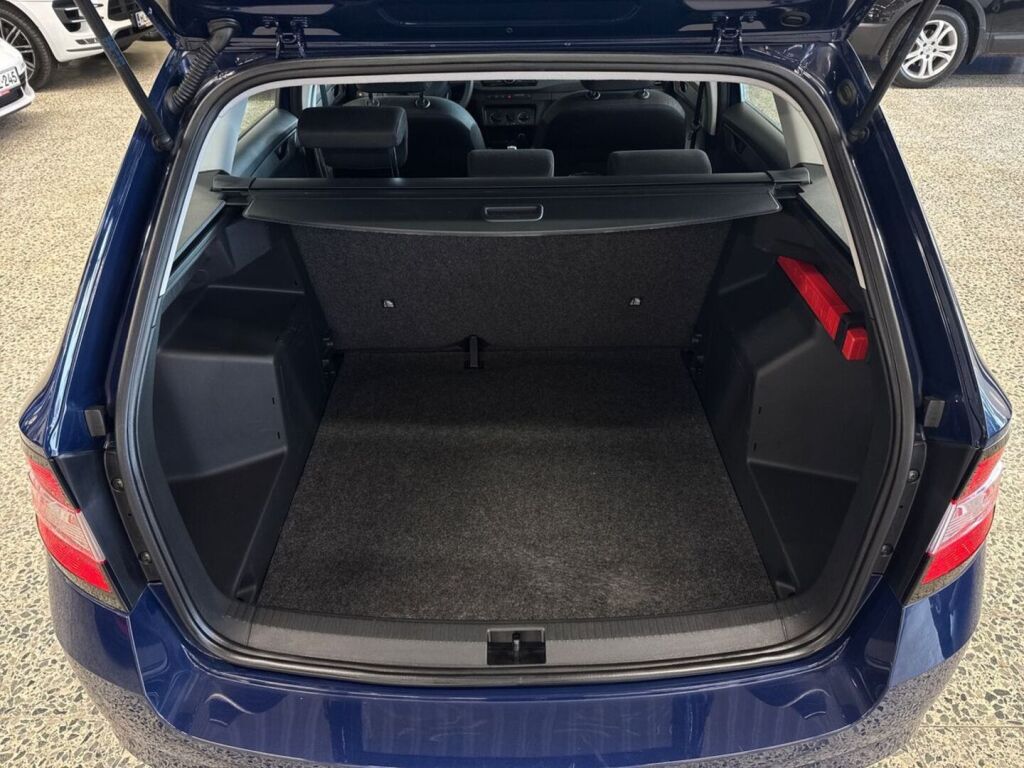 Skoda Fabia 2015 Sininen