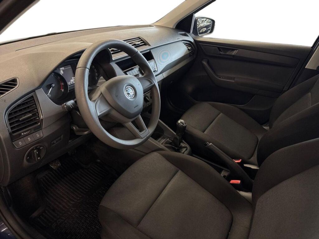 Skoda Fabia 2015 Sininen