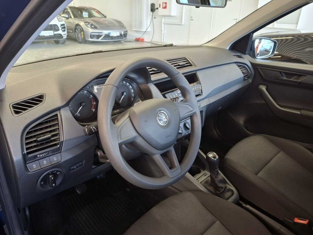Skoda Fabia 2015 Sininen