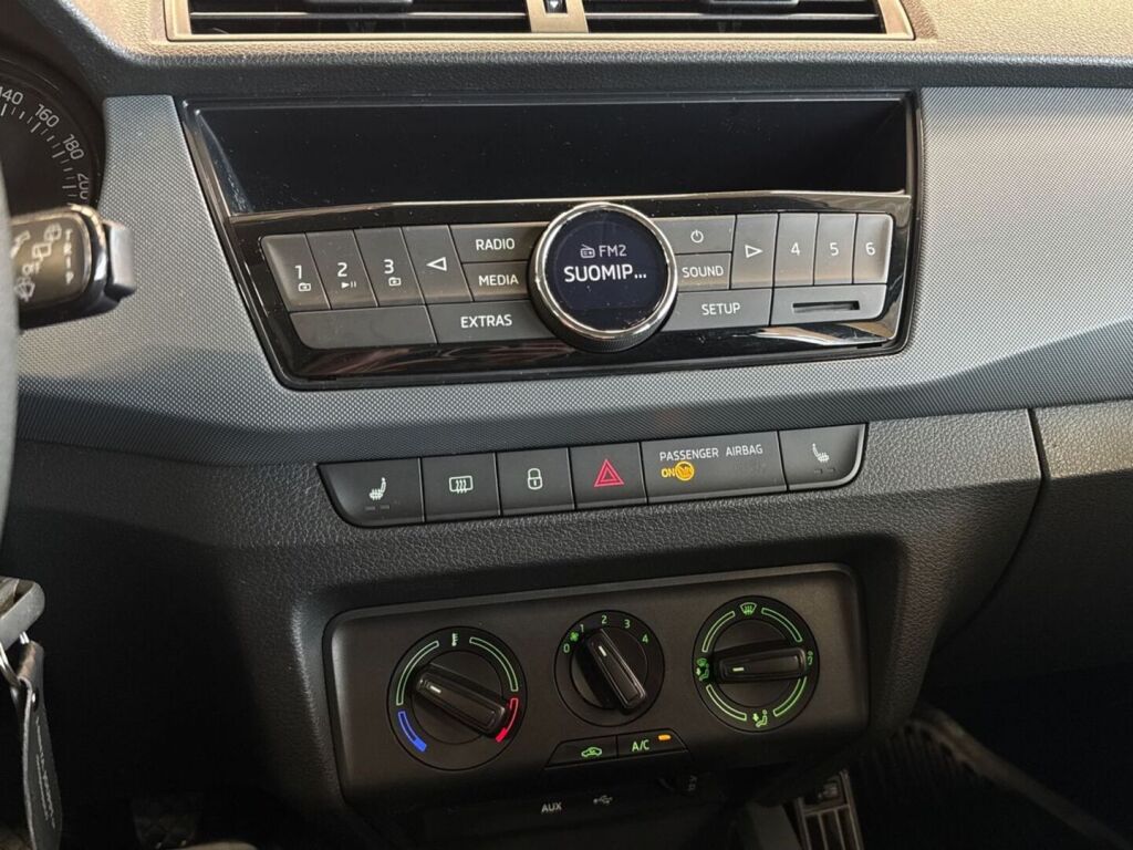 Skoda Fabia 2015 Sininen