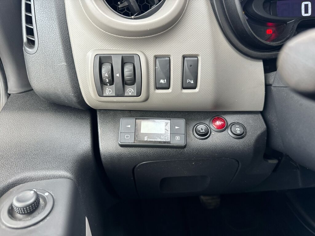 Renault Trafic 2016 Valkoinen