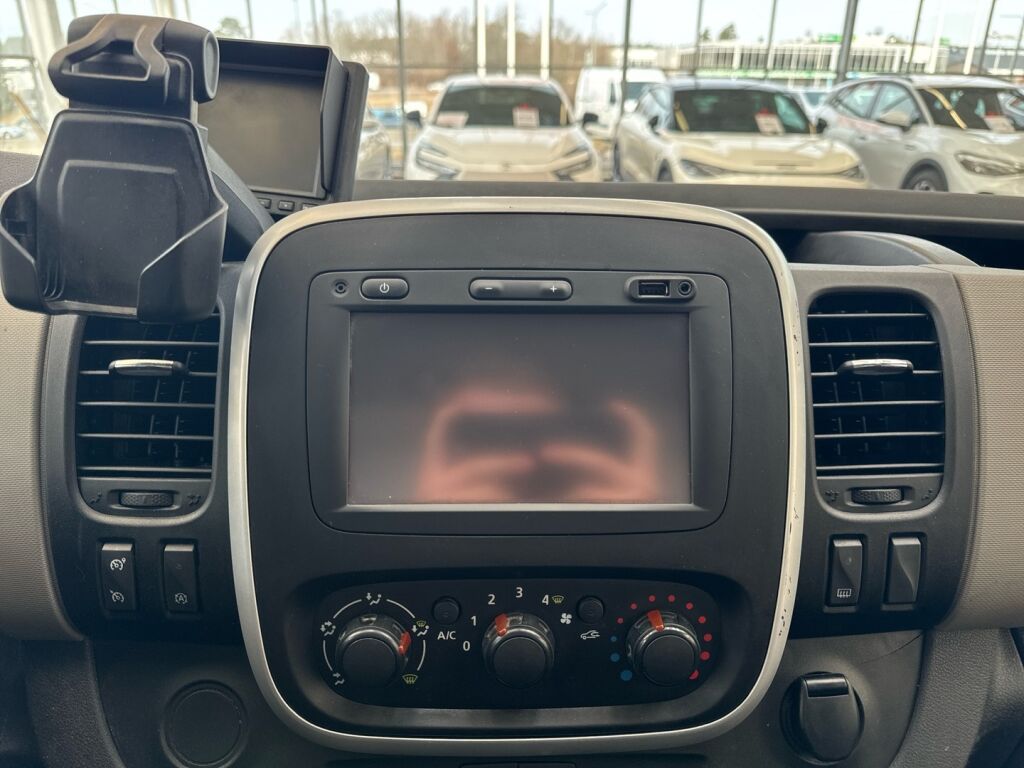 Renault Trafic 2016 Valkoinen