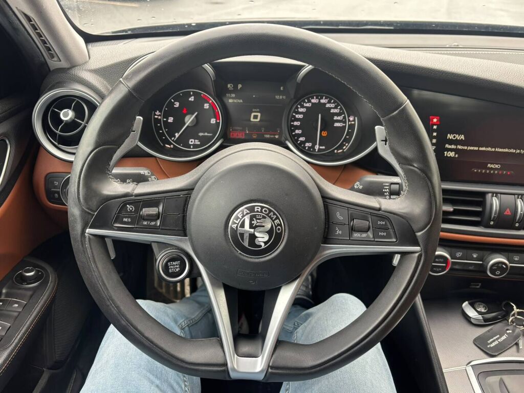 Alfa Romeo Giulia 2017 Harmaa