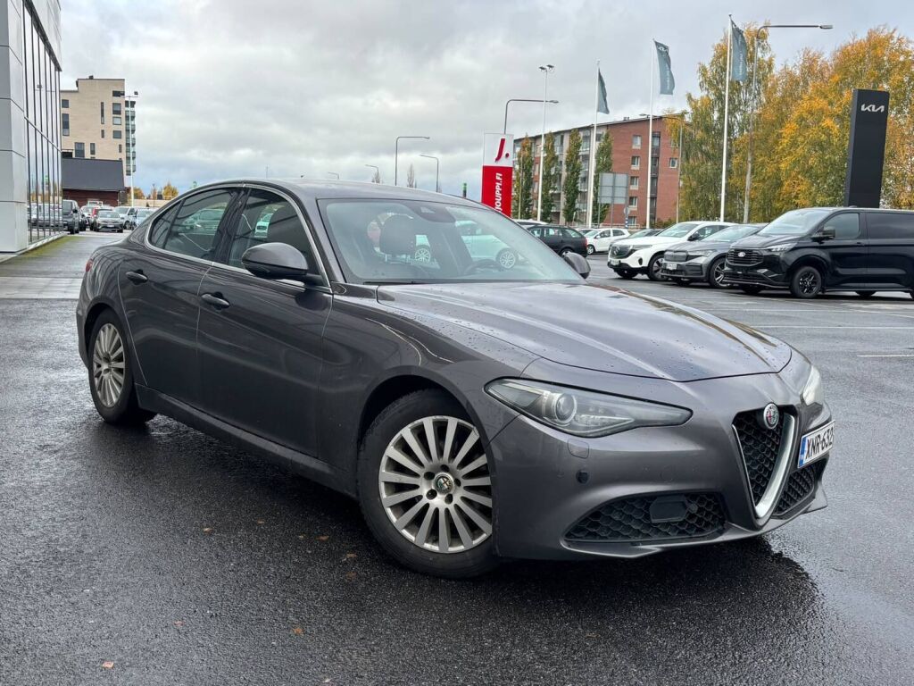 Alfa Romeo Giulia 2017 Harmaa