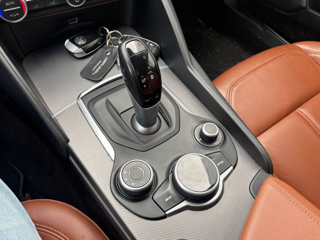 Alfa Romeo Giulia 2017 Harmaa