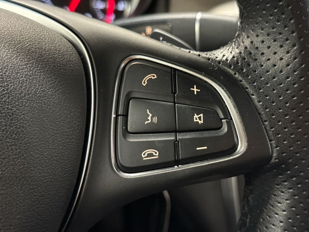 Mercedes-Benz CLA 2016 Musta