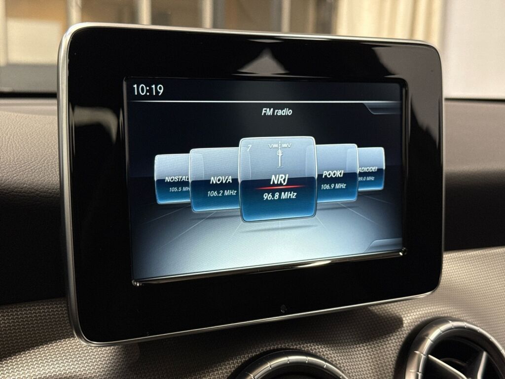 Mercedes-Benz CLA 2016 Musta