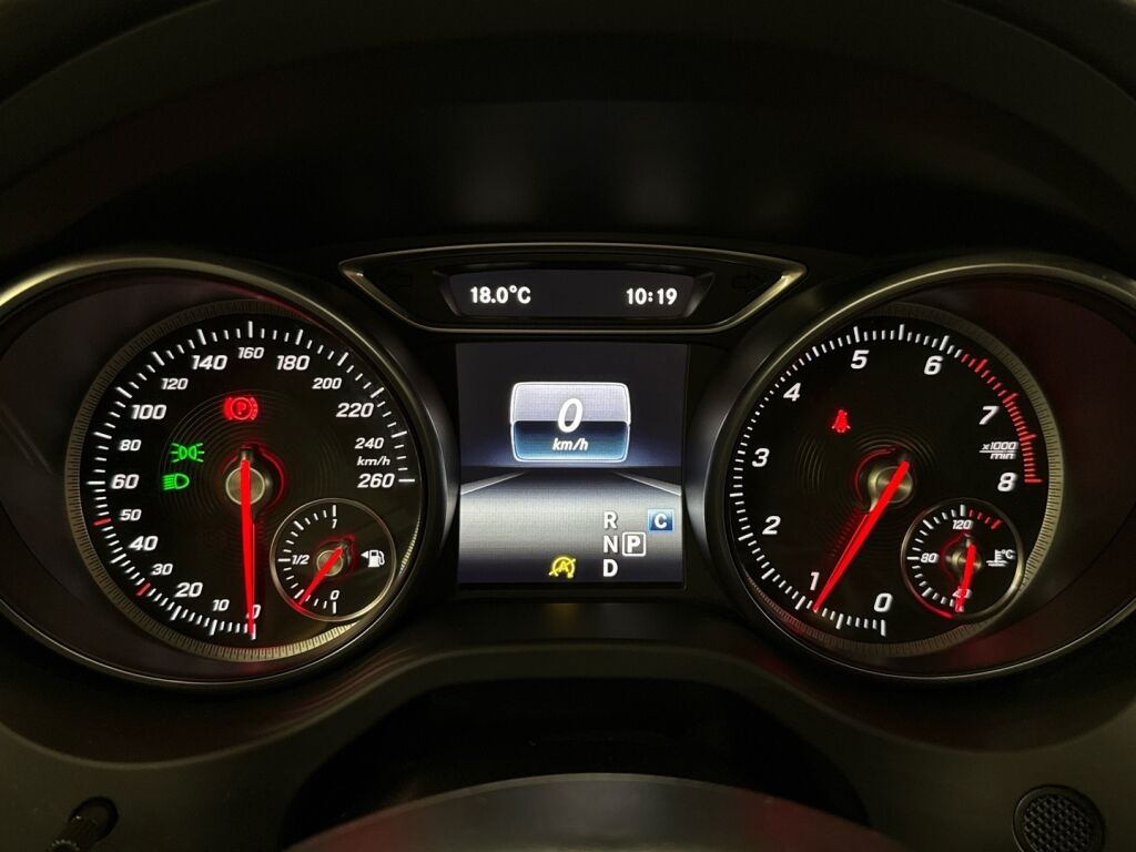 Mercedes-Benz CLA 2016 Musta