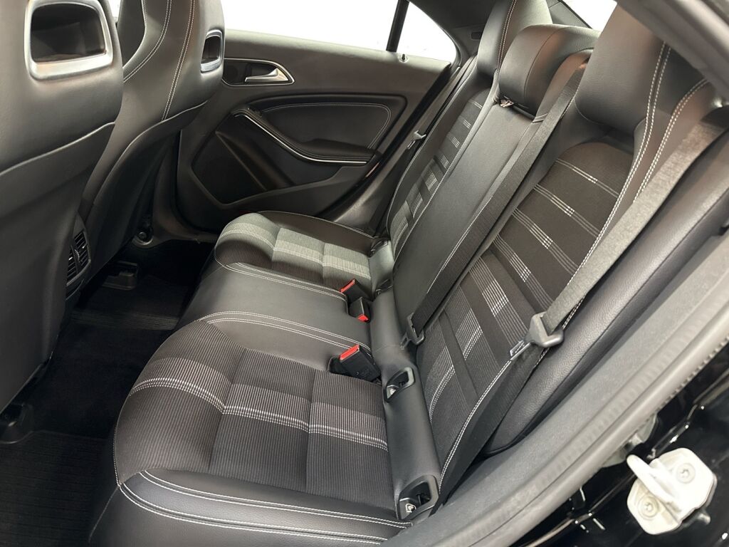 Mercedes-Benz CLA 2016 Musta