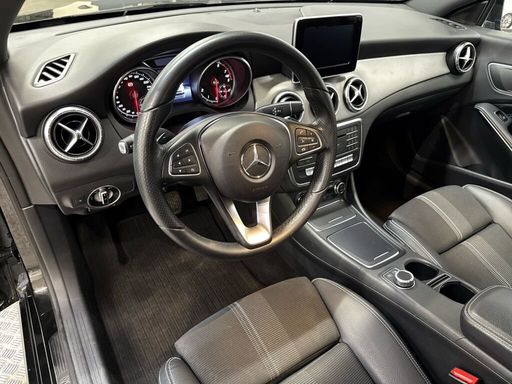 Mercedes-Benz CLA 2016 Musta