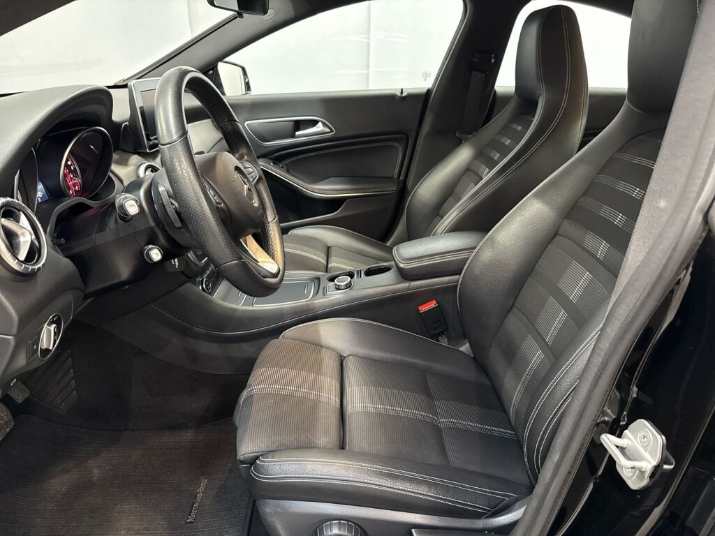 Mercedes-Benz CLA 2016 Musta