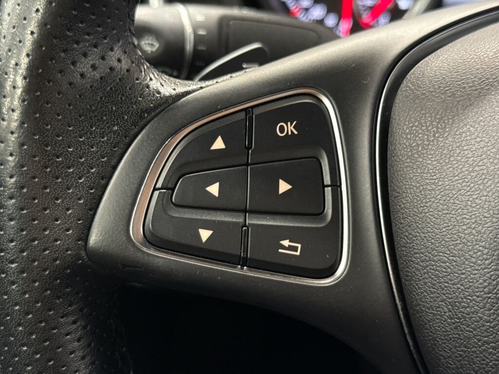 Mercedes-Benz CLA 2016 Musta