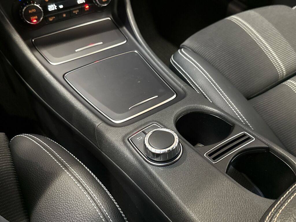 Mercedes-Benz CLA 2016 Musta