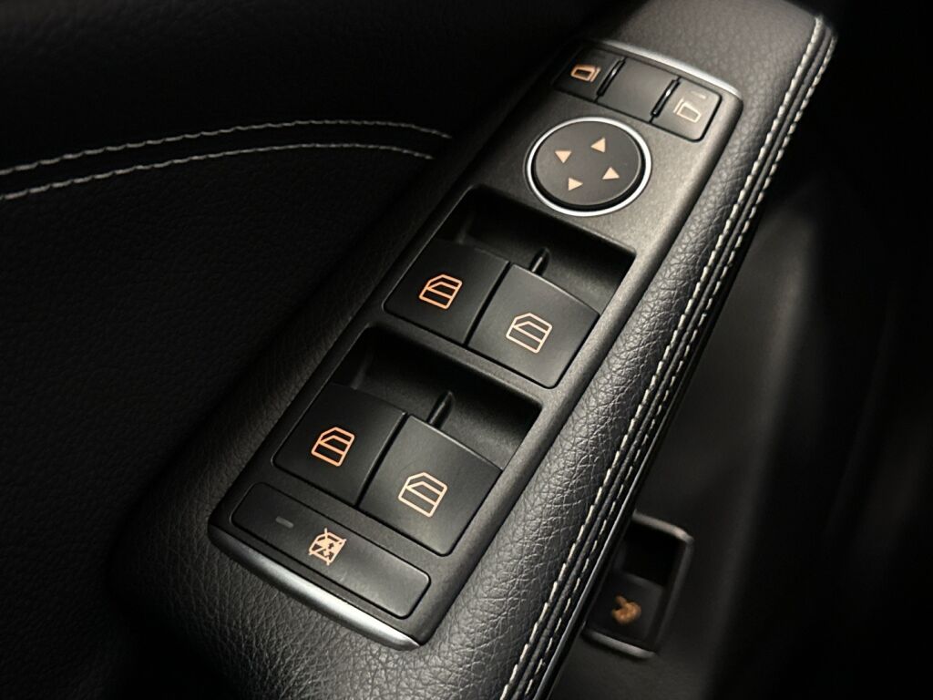 Mercedes-Benz CLA 2016 Musta