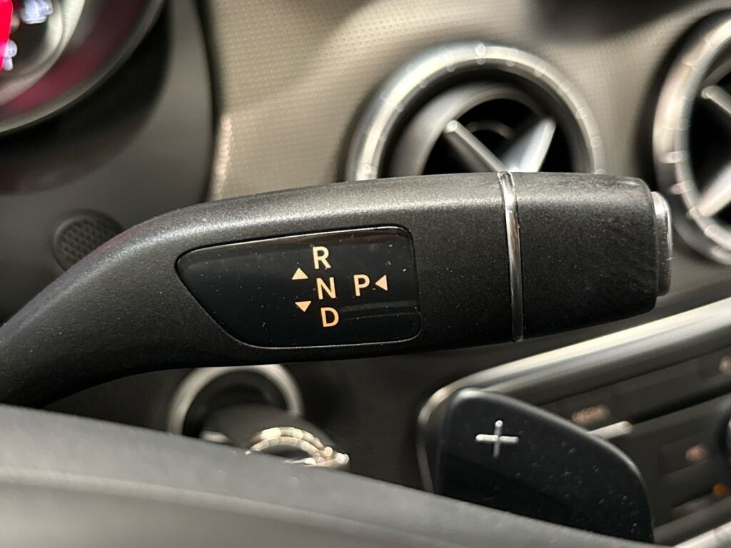 Mercedes-Benz CLA 2016 Musta