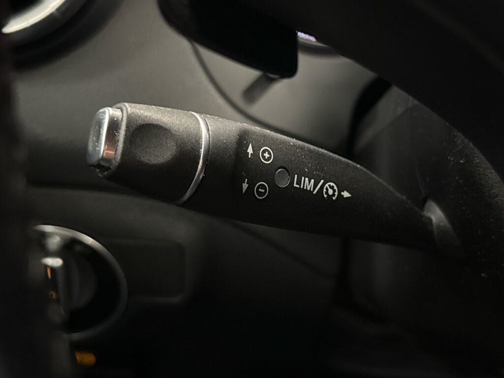 Mercedes-Benz CLA 2016 Musta