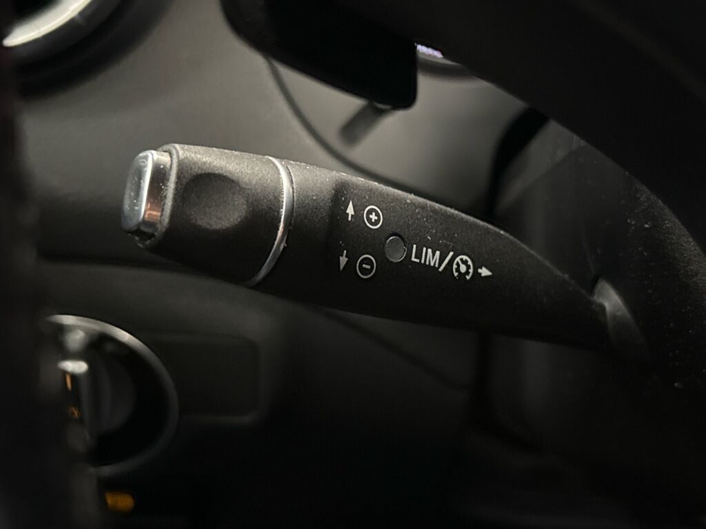 Mercedes-Benz CLA 2016 Musta