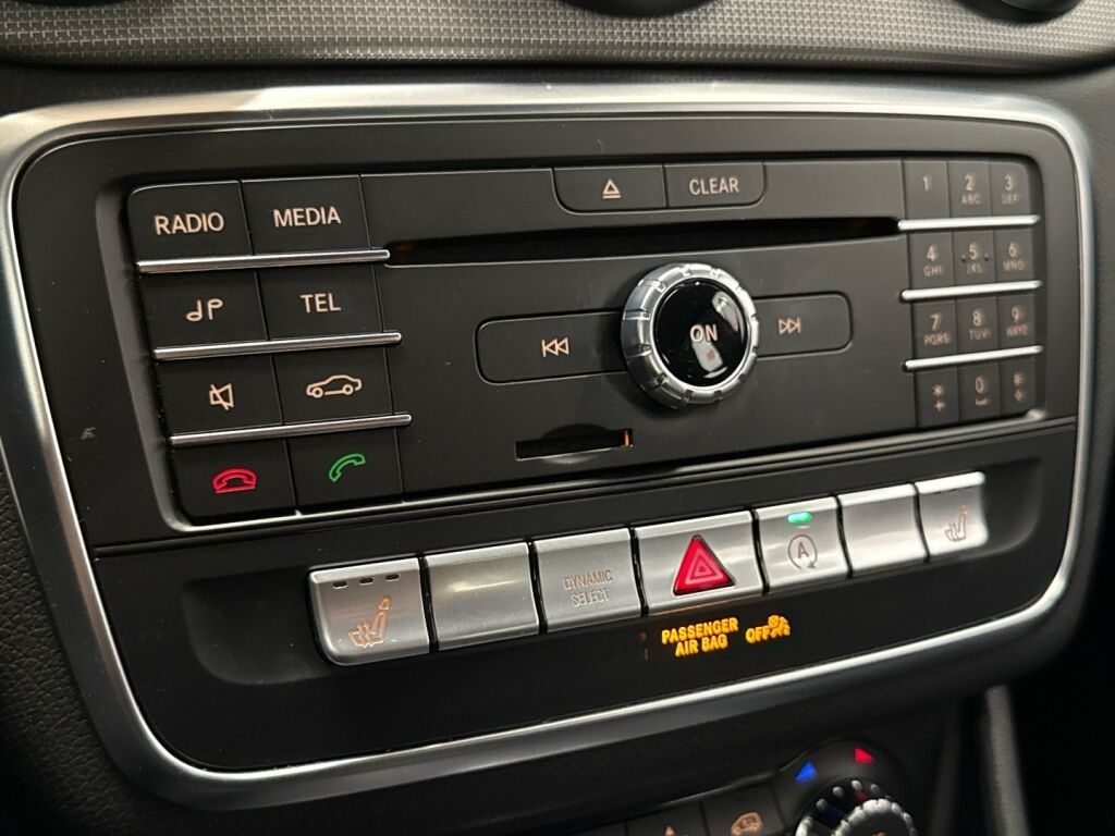 Mercedes-Benz CLA 2016 Musta