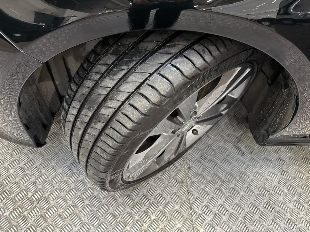 Mercedes-Benz CLA 2016 Musta