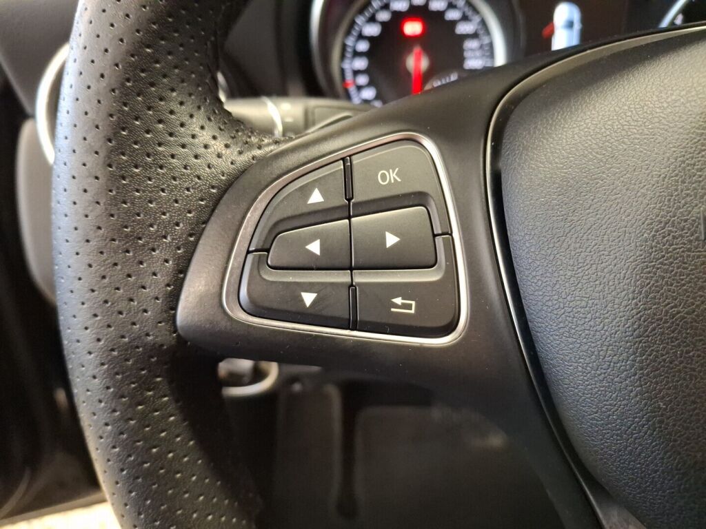 Mercedes-Benz CLA 2016 Musta