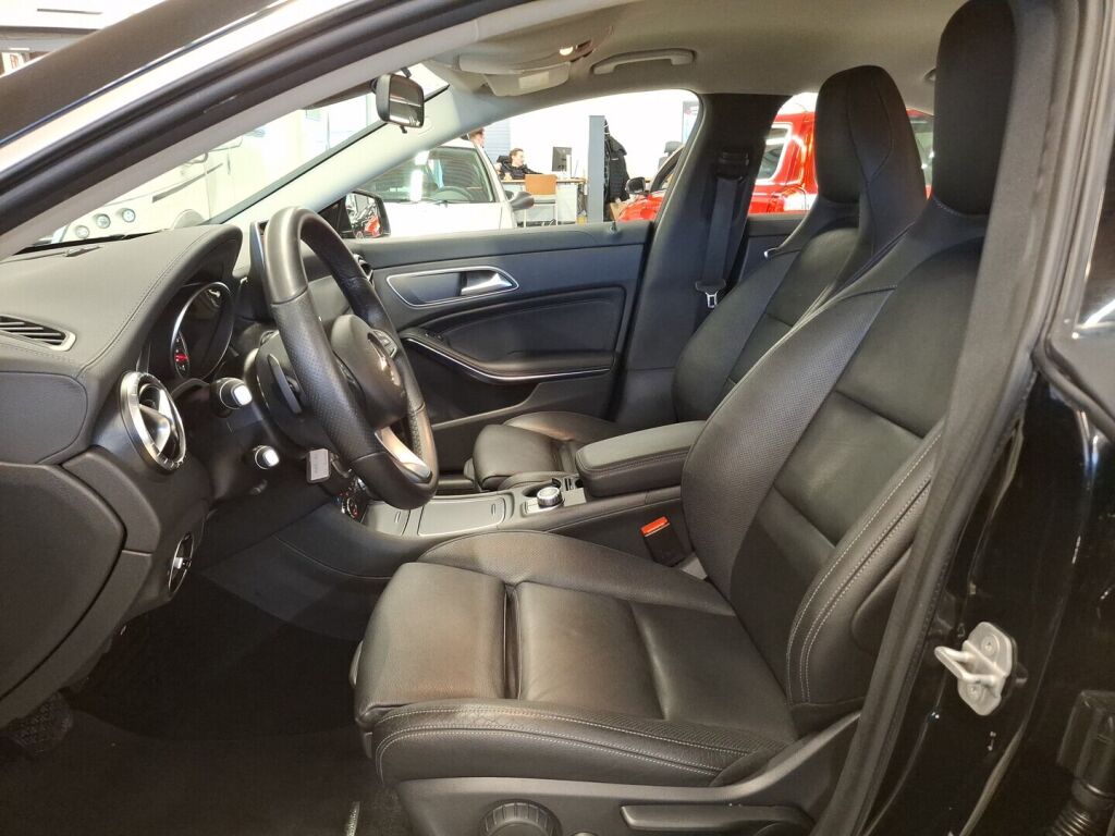 Mercedes-Benz CLA 2016 Musta