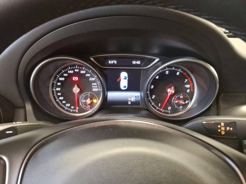 Mercedes-Benz CLA 2016 Musta